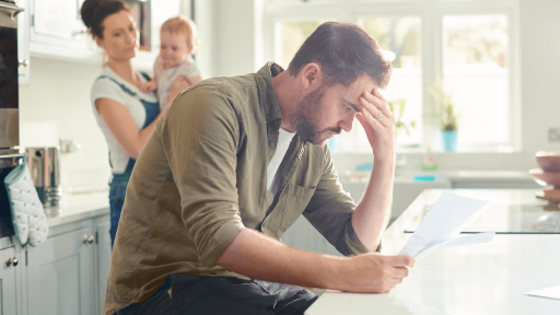 Cómo manejar las deudas del hogar con los hijos